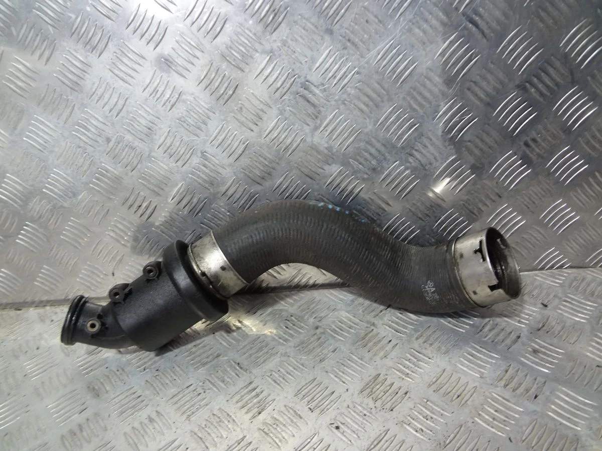 Патрубок интеркулера Mercedes-Benz C-класс W204/S204 (2006—2011)