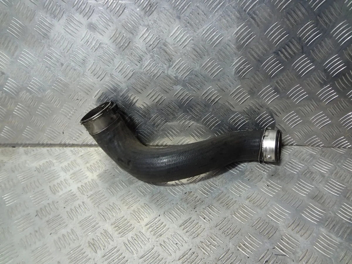 Патрубок интеркулера Mercedes-Benz C-класс W204/S204 (2006—2011)