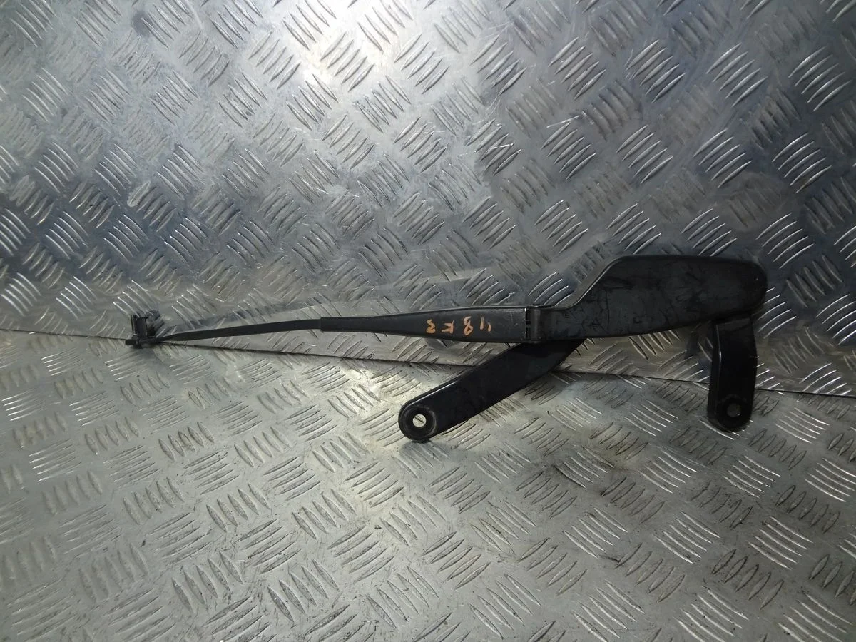 Поводок стеклоочистителя передний правый Mercedes-Benz C-класс W204/S204 (2006—2011)