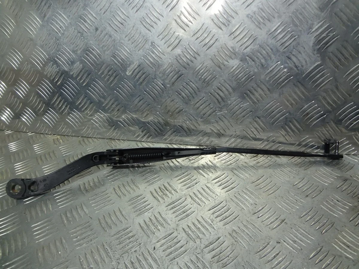 Поводок стеклоочистителя передний левый Mercedes-Benz C-класс W204/S204 (2006—2011)