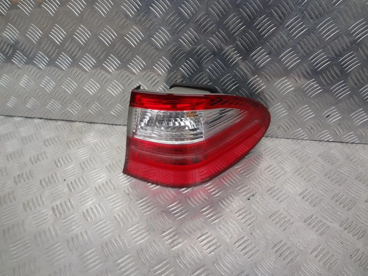 Фонарь задний наружный правый Mercedes-Benz E-класс W211/S211 рестайлинг (2006—2009)