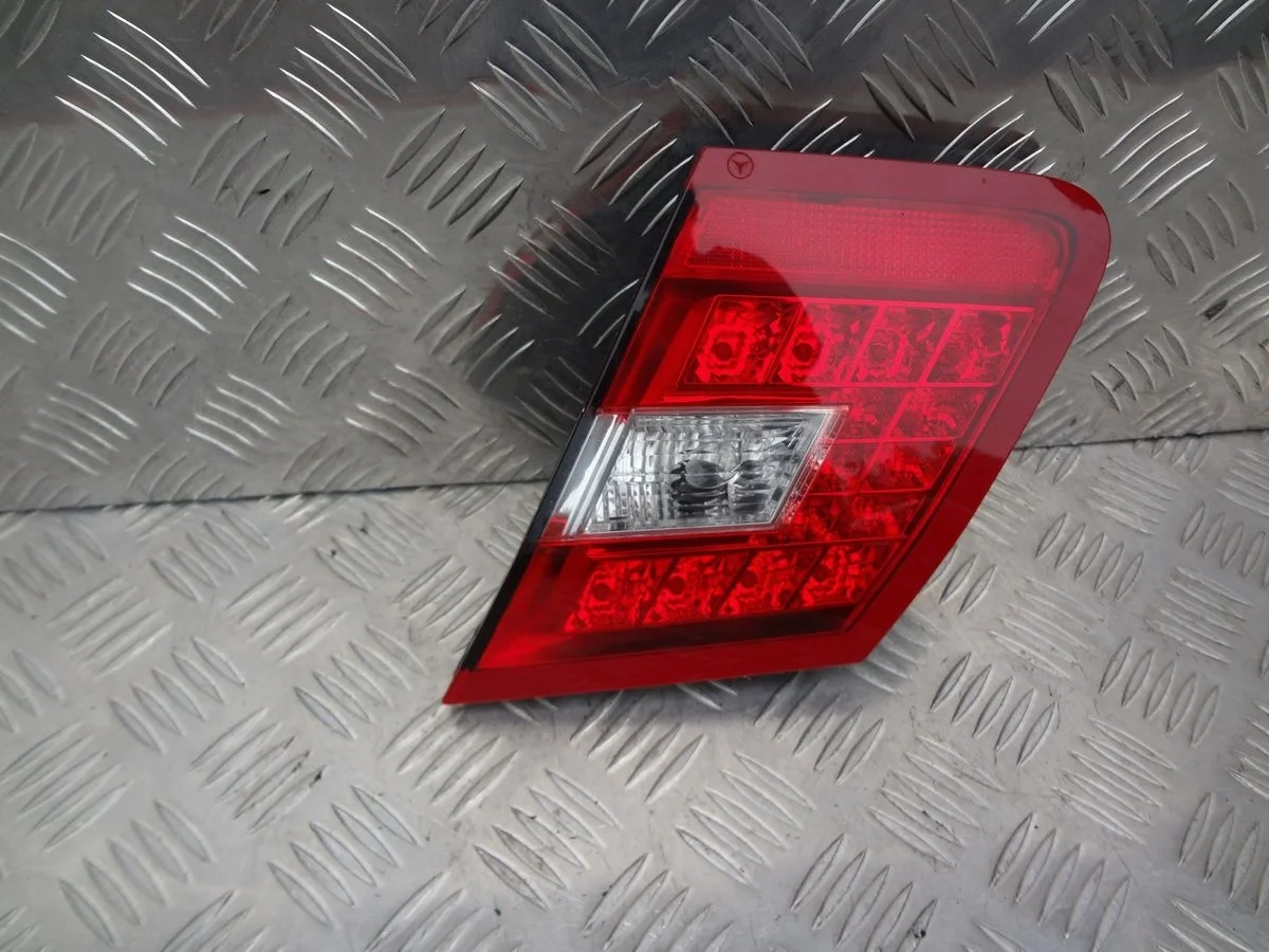 Фонарь задний внутренний правый Mercedes-Benz E-класс W212/S212/C207/A207 (2009—2013)