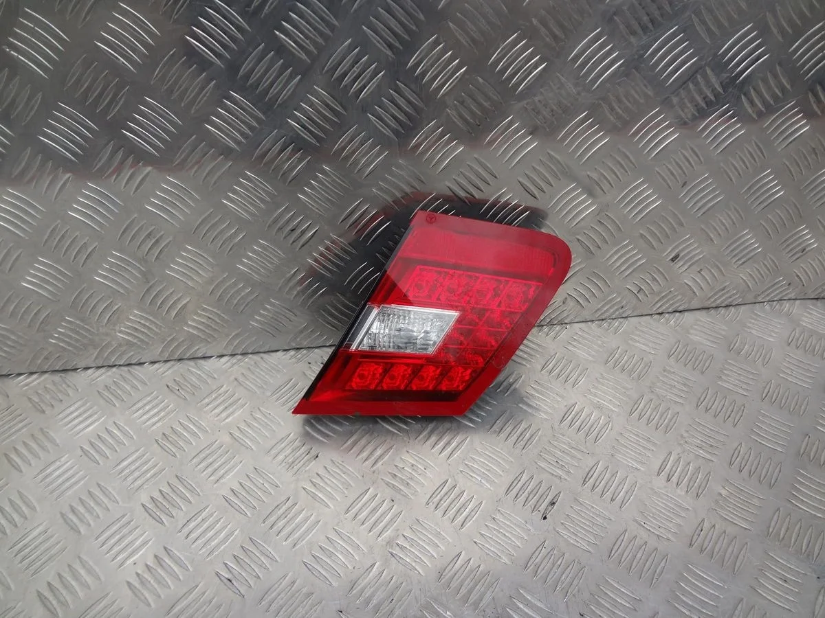 Фонарь задний внутренний правый Mercedes-Benz E-класс W212/S212/C207/A207 (2009—2013)