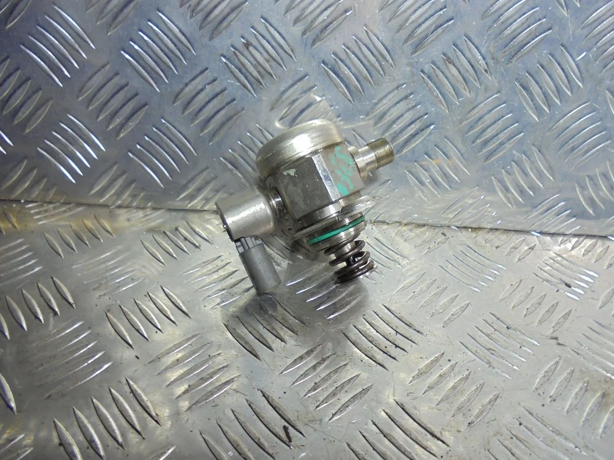 Насос (ТНВД) бензиновый Mercedes-Benz S-класс W221 (2005—2009)