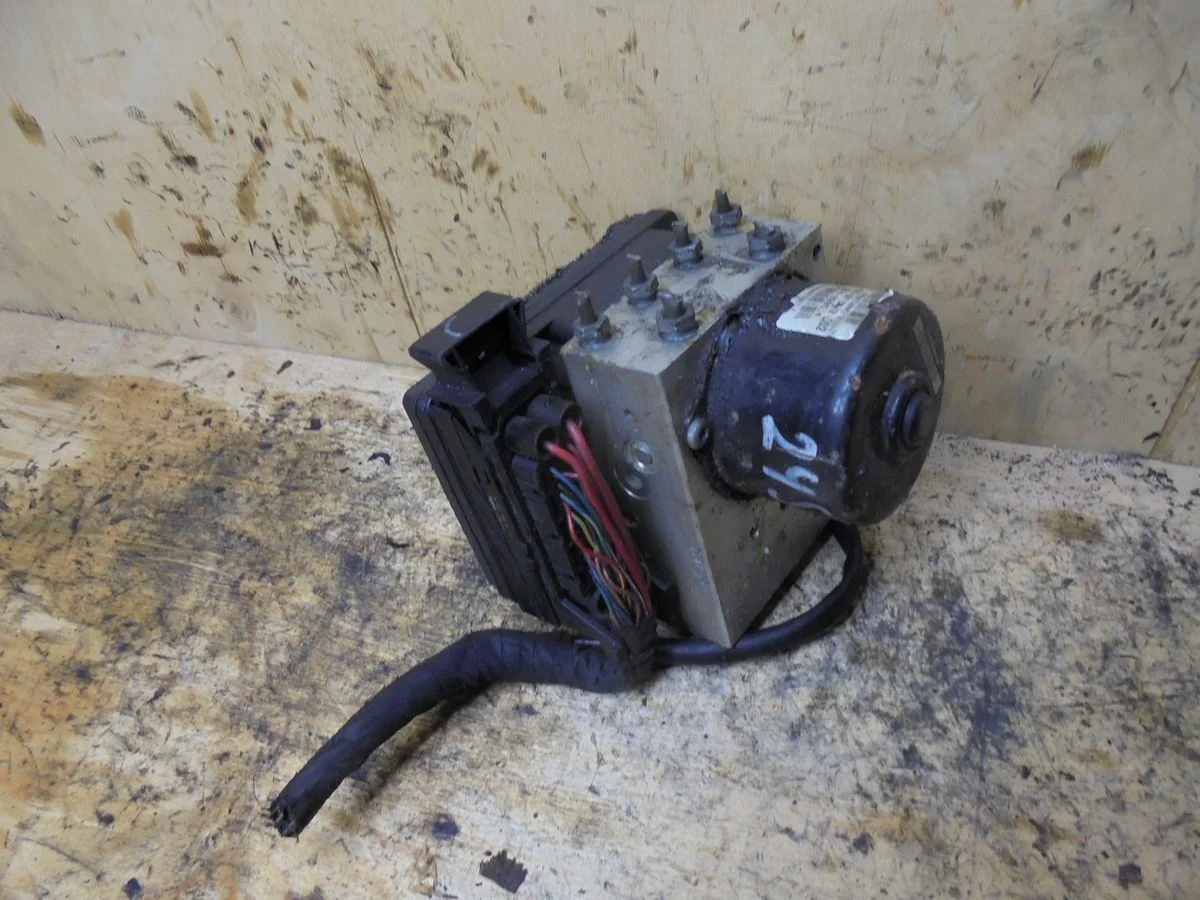 Блок ABS (насос) Mercedes-Benz CLK-класс C208/A208 рестайлинг (1999—2003)