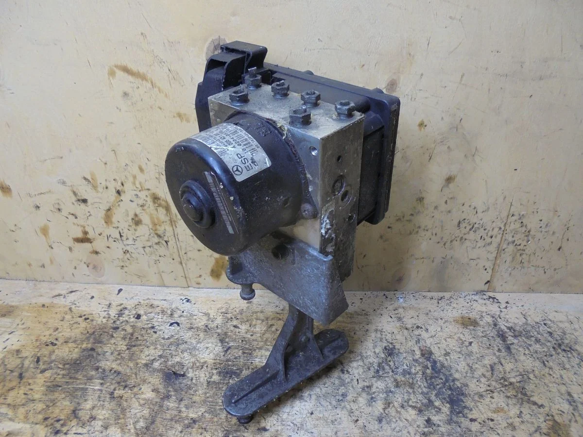 Блок ABS (насос) Mercedes-Benz CLK-класс C209/A209 (2002—2005)