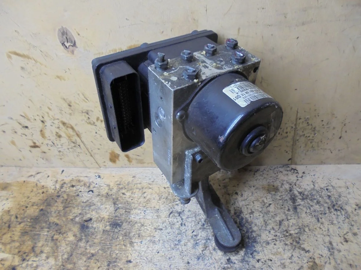 Блок ABS (насос) Mercedes-Benz C-класс W203/S203/CL203 (2000—2004)