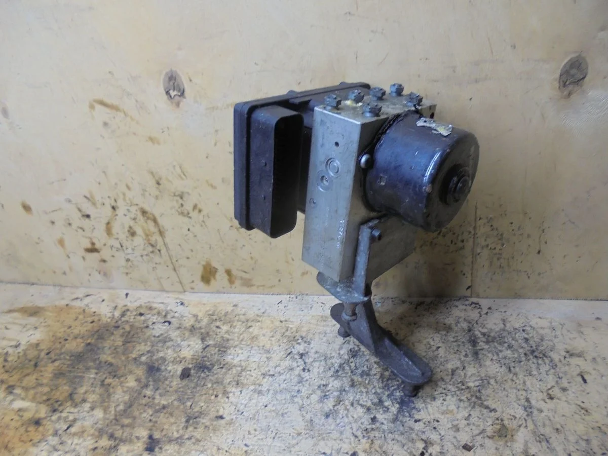 Блок ABS (насос) Mercedes-Benz C-класс W203/S203/CL203 (2000—2004)