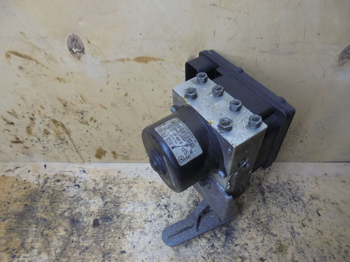 Блок ABS (насос) Mercedes-Benz C-класс W203/S203/CL203 (2000—2004)