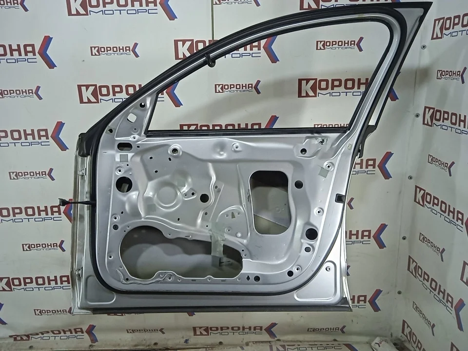 Дверь AUDI A6  4G0831052 C7  передняя правая Б/У Б/У мелкие потёртости