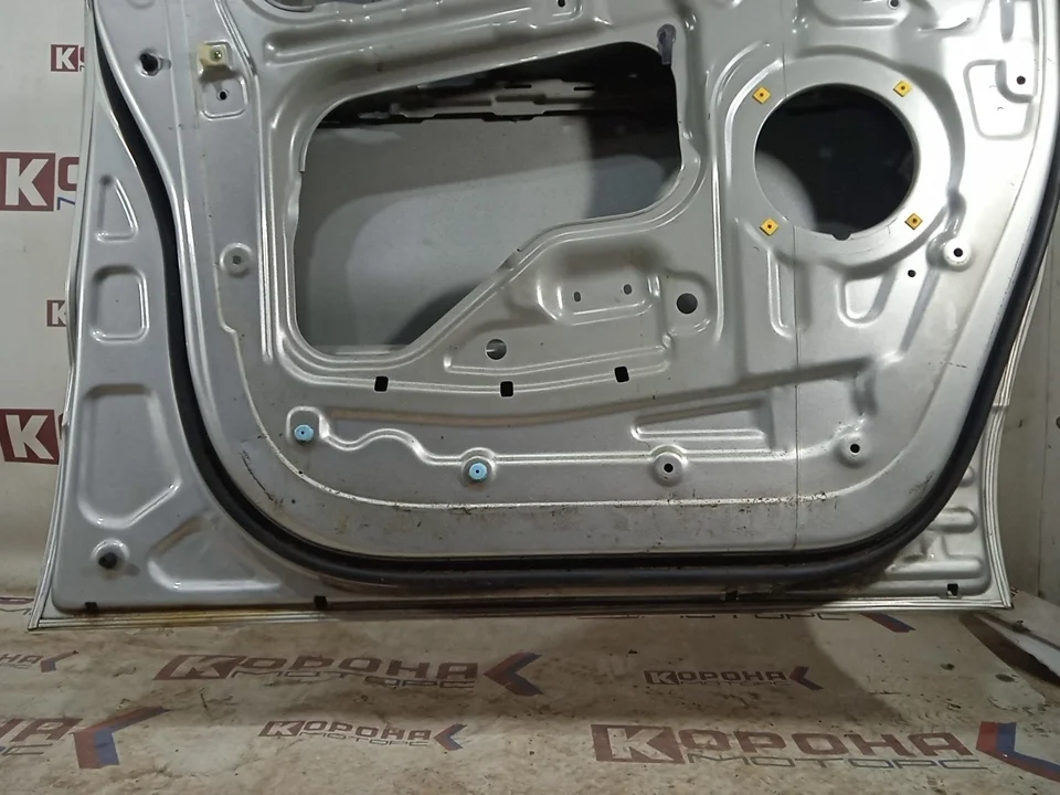 Дверь передняя левая Б/У Мелкие потёртости царапины