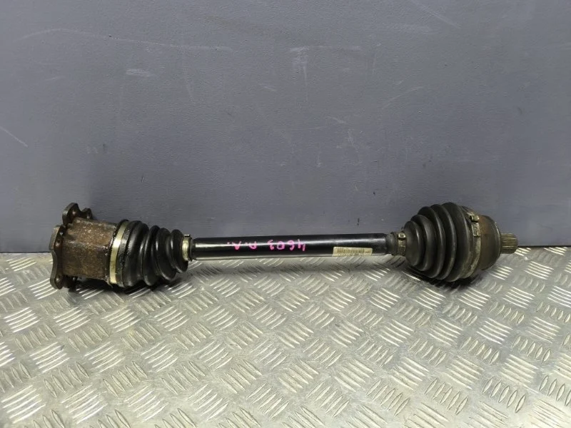 Привод передний левый Audi A6 2010 4F0407271J C6 CCE