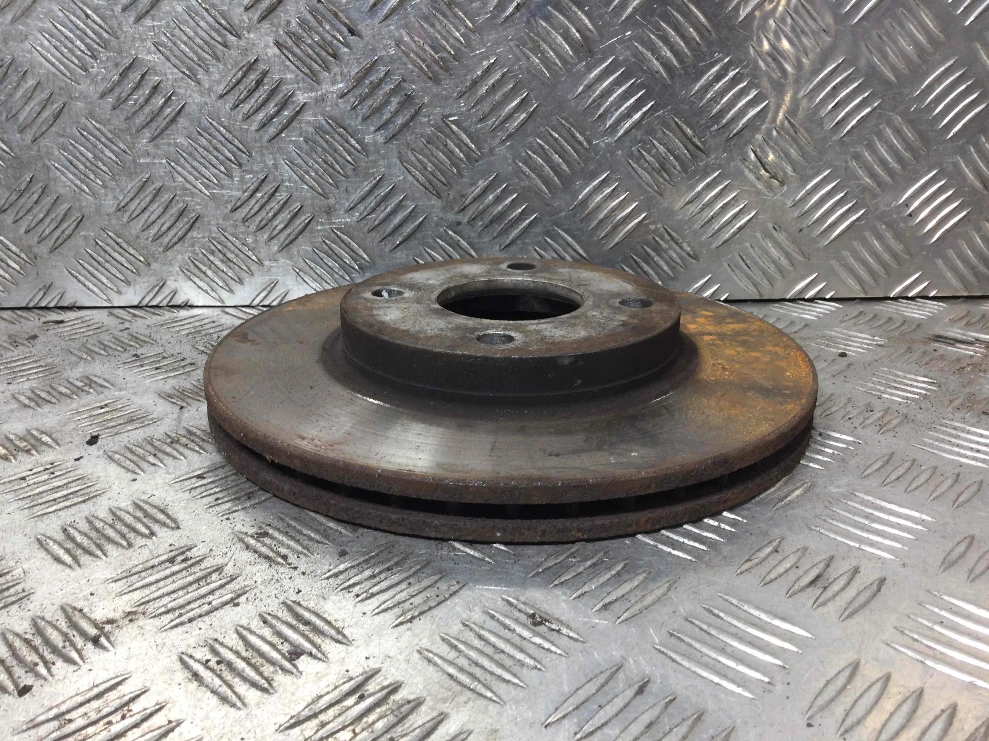 Диск тормозной передний Ford Focus 1 поколение [рестайлинг] (2001-2005) бензин 1.6 i Механика Х/б