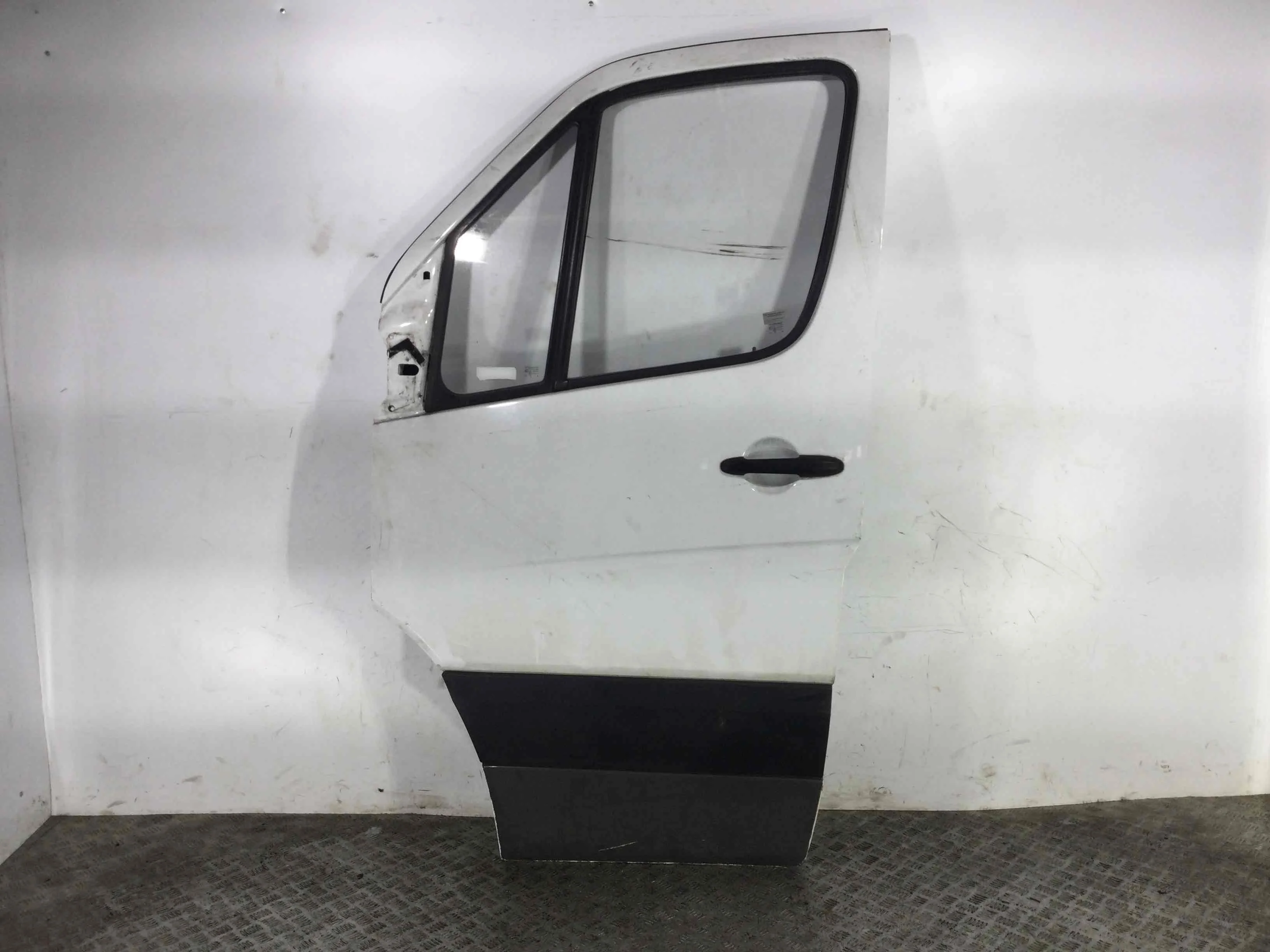 Дверь передняя левая Mercedes Sprinter W906 [рестайлинг] (2013-2018) дизель 2.2 CDI Механика Микроавтобус