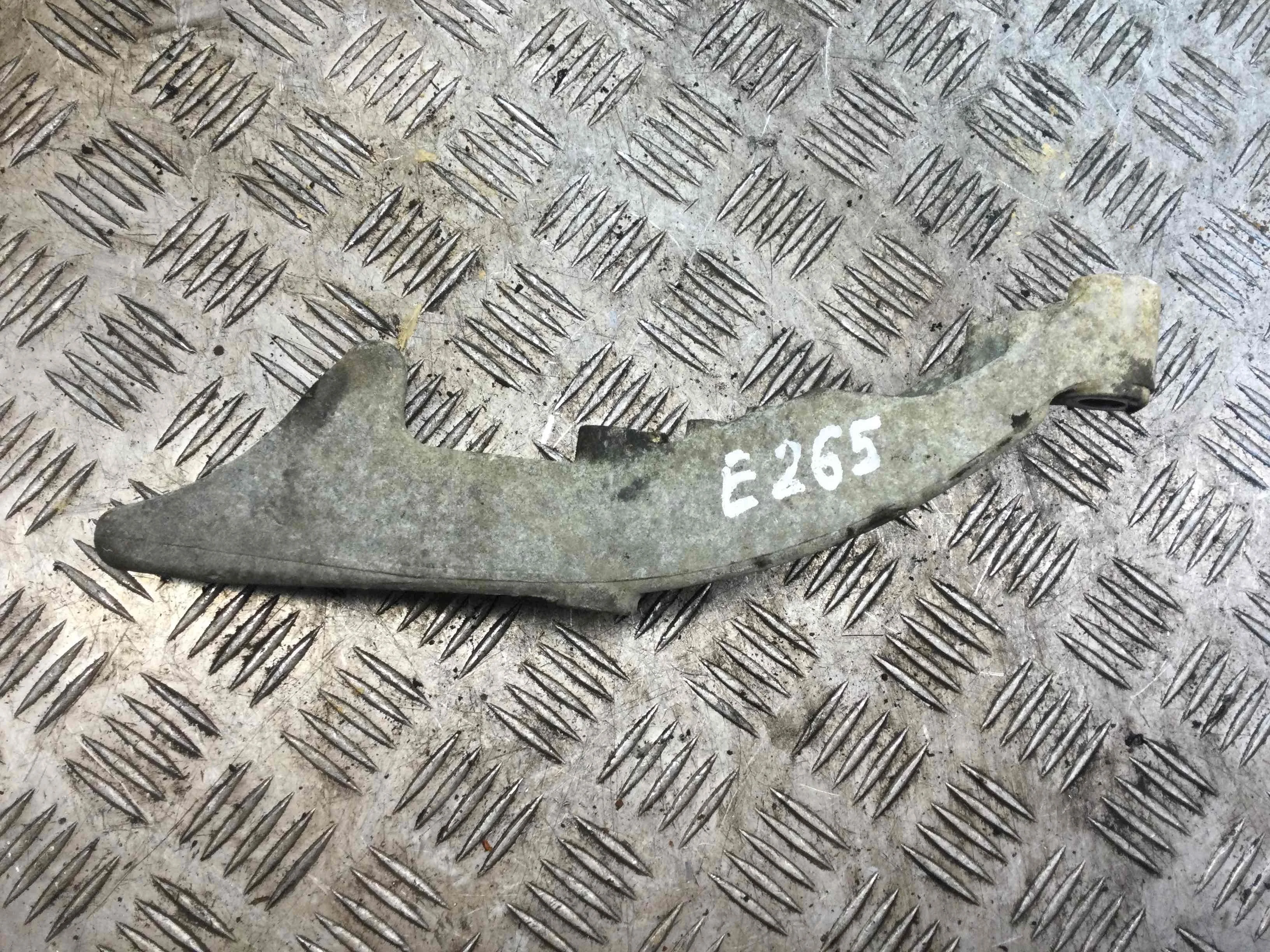 Кронштейн Volkswagen Transporter T4 1990 - 1997 дизель 2.5 TDI Механика Микроавтобус