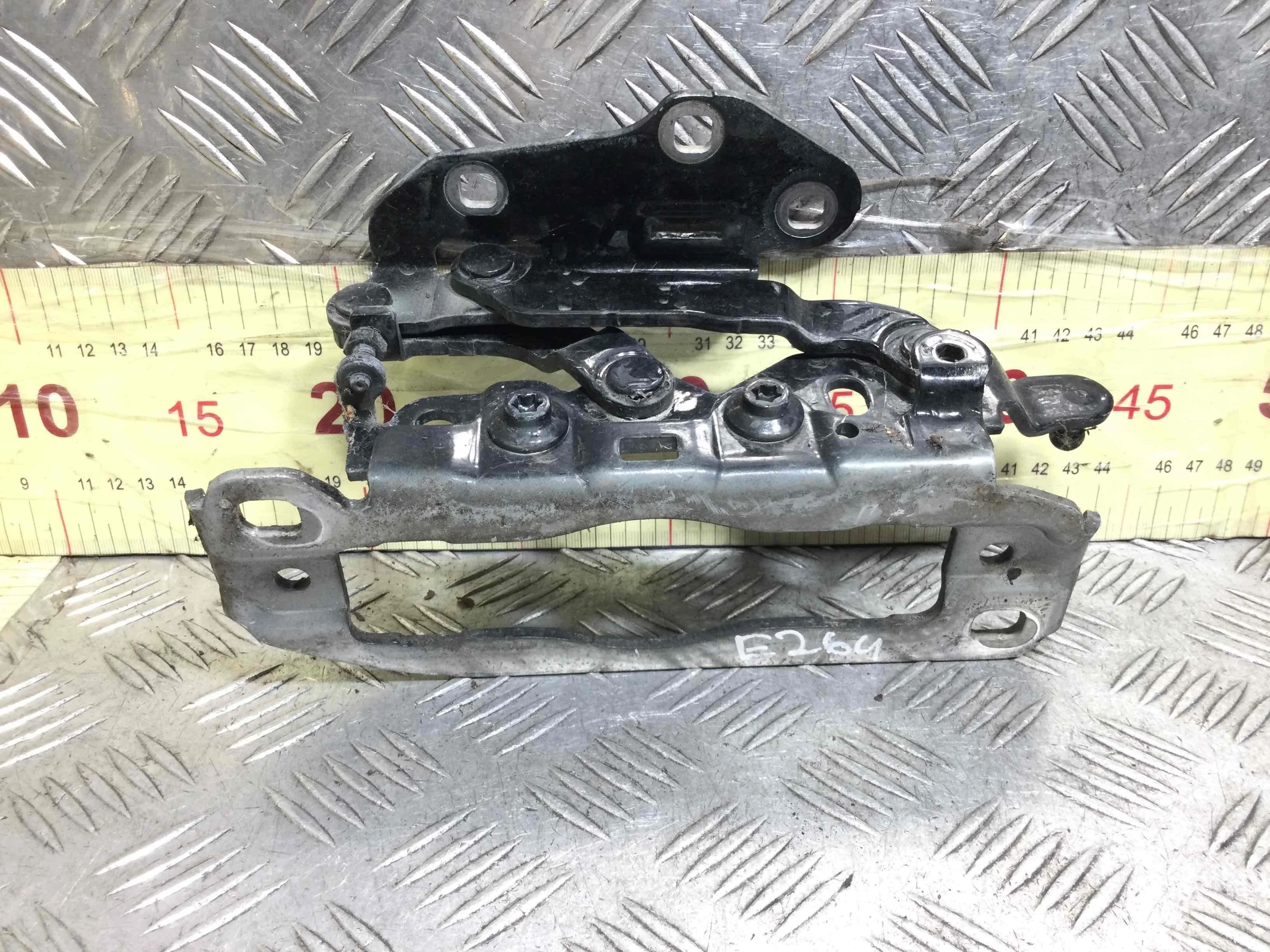 Петля капота левая Mercedes C-klasse W204/S204 (2007-2012) дизель 2.2 CDI Автомат Седан