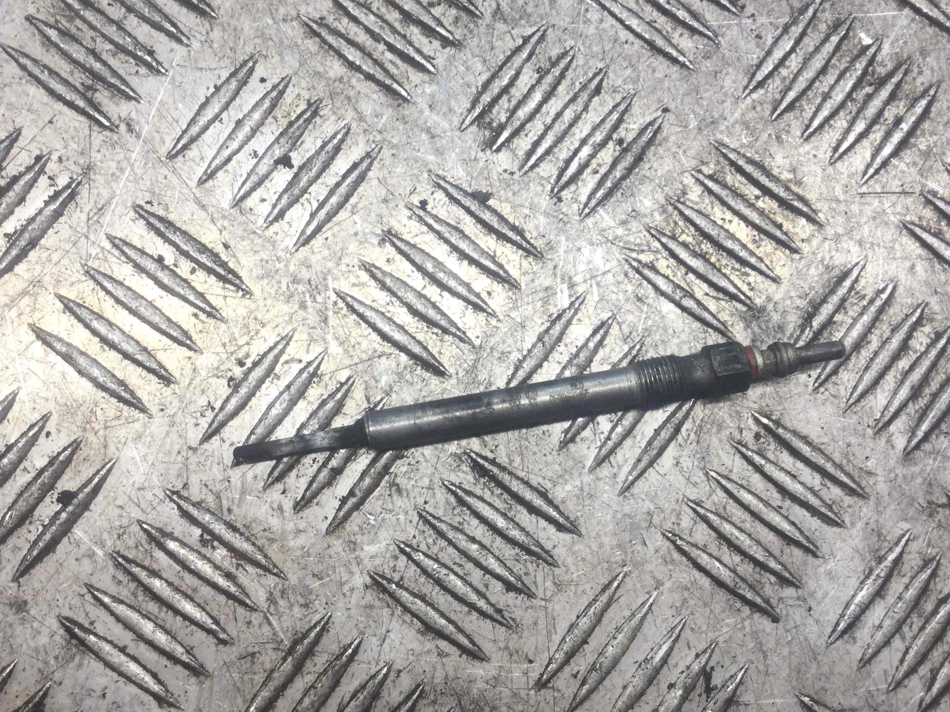 Свеча накала Volkswagen Golf 5 поколение (2004-2009) дизель 2.0 TDI DSG Х/б