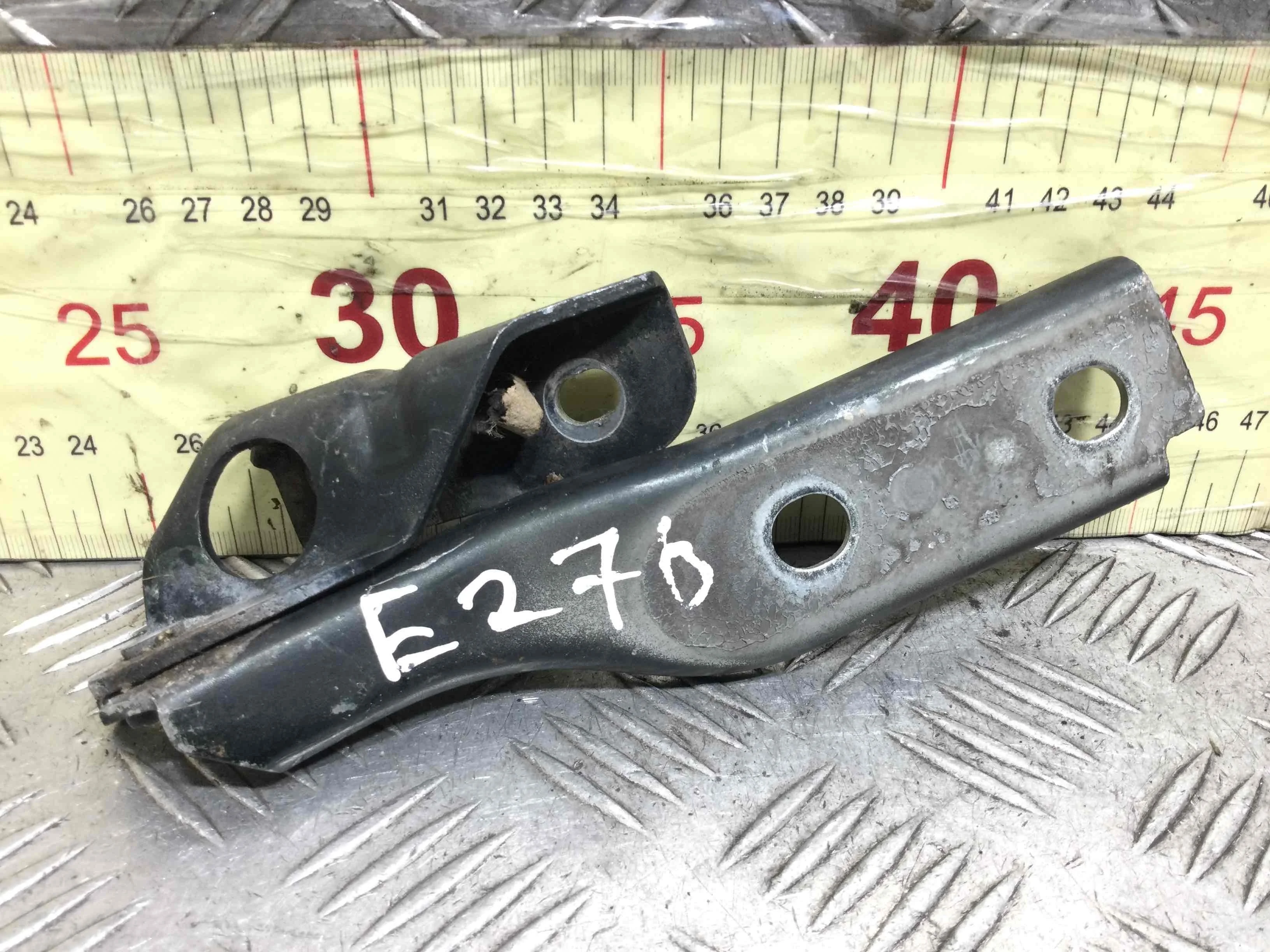 Петля капота левая Audi A3 8P/8PA [2-й рестайлинг] (2008-2013) дизель 2.0 TDI Автомат 5-дв, х/б