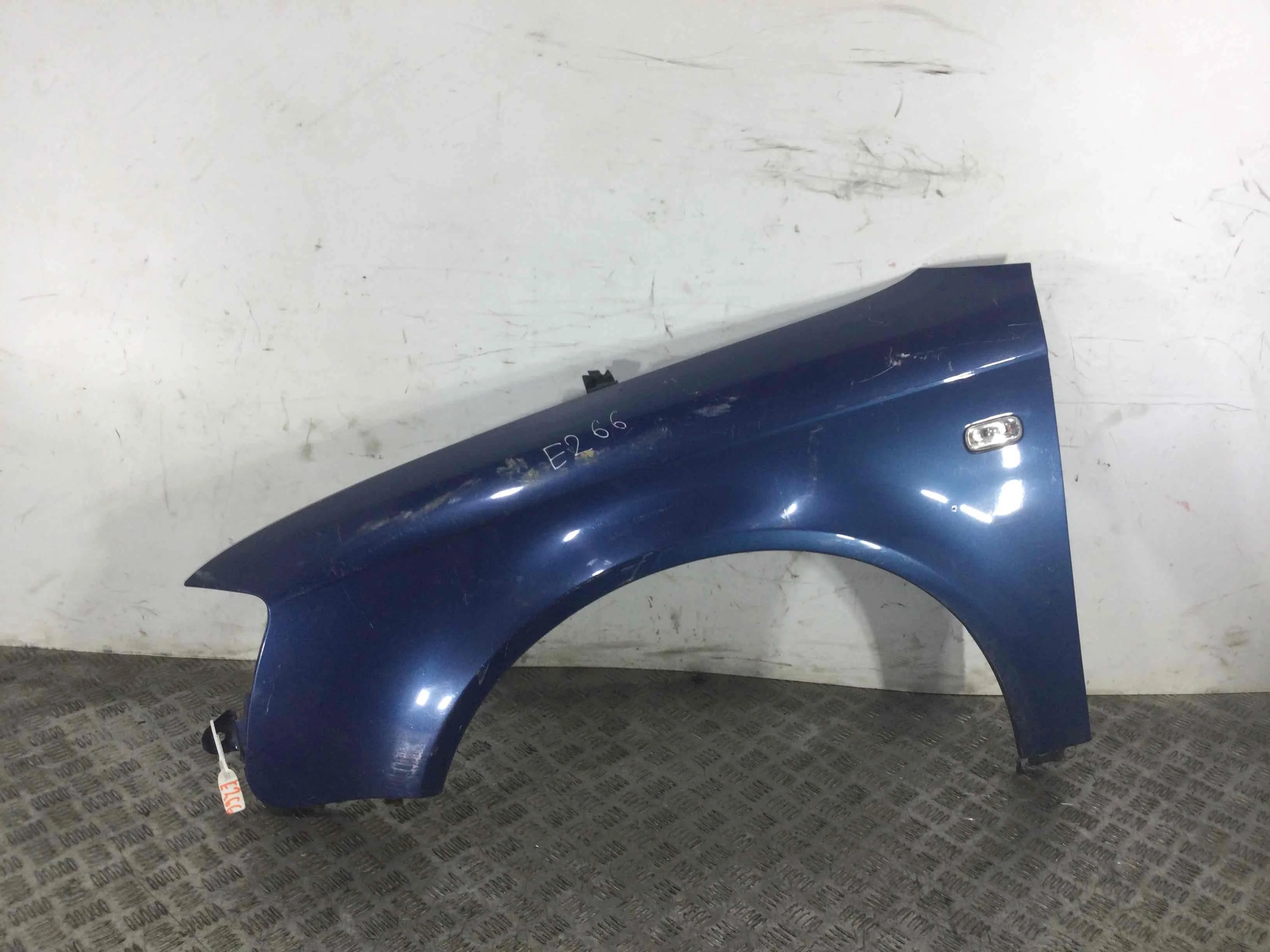 Крыло переднее левое Audi A4 B7 (2004-2008) дизель 2.0 TDI Автомат Универсал