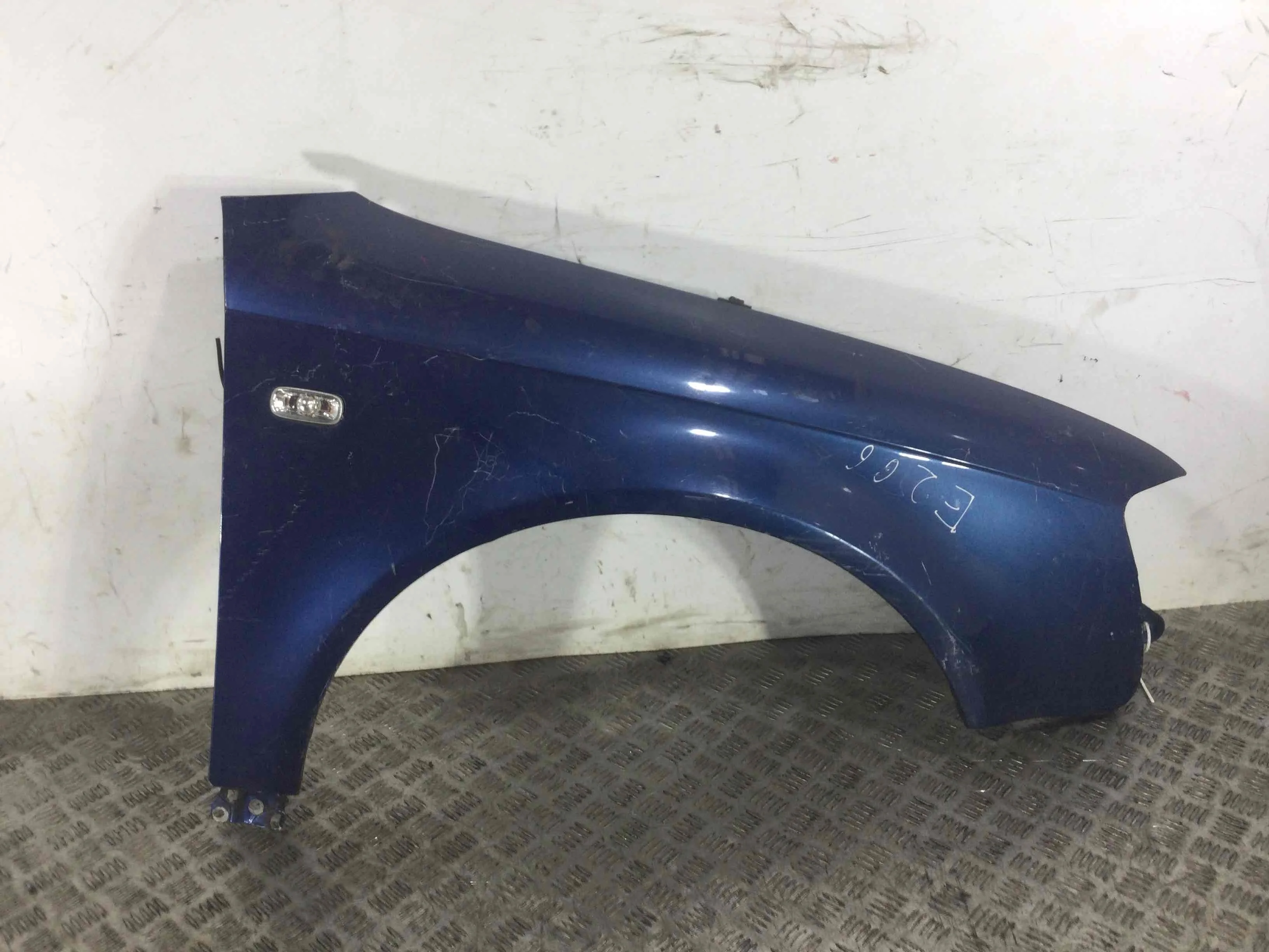 Крыло переднее правое Audi A4 B7 (2004-2008) дизель 2.0 TDI Автомат Универсал