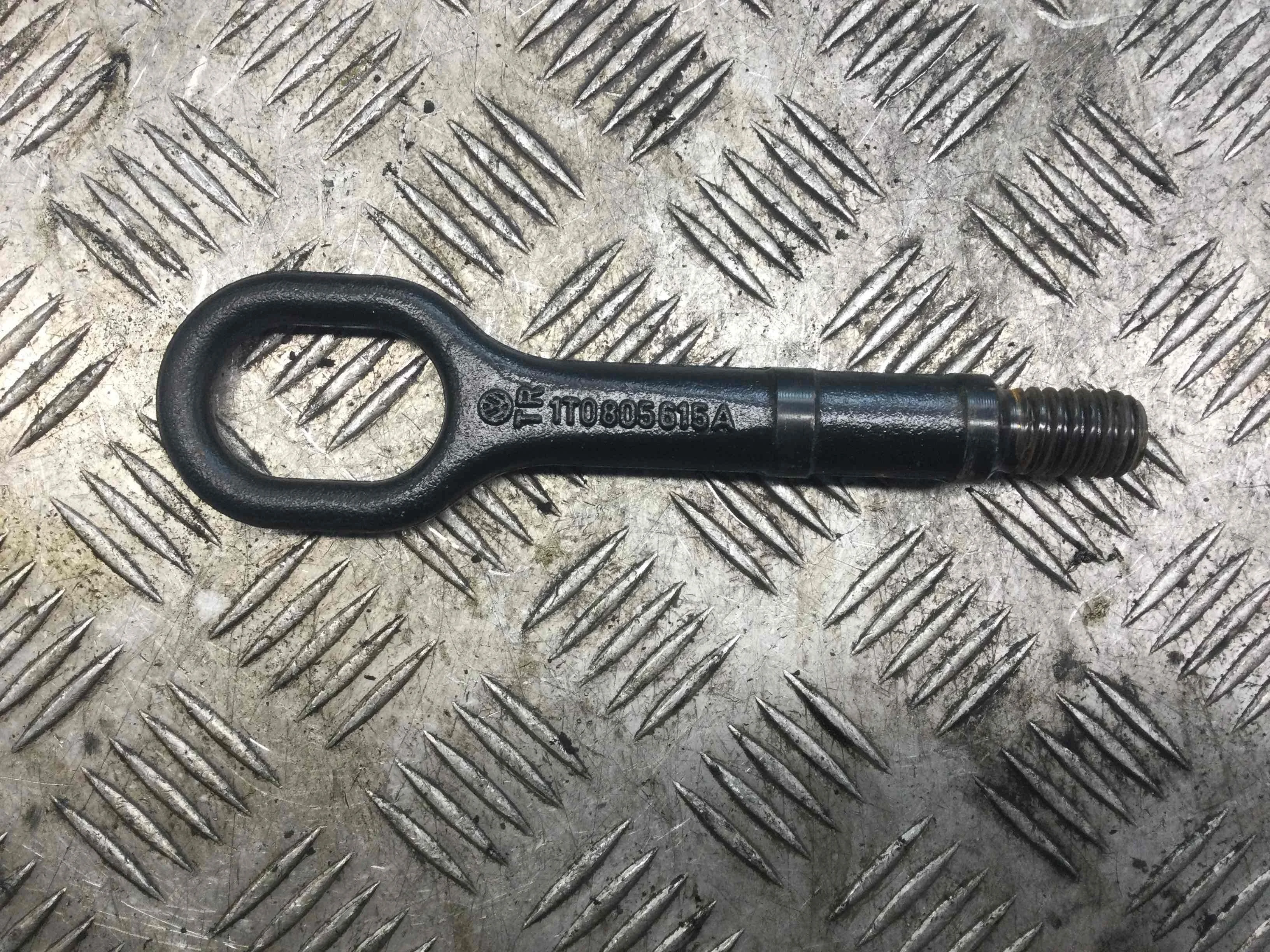 Крюк буксировочный Audi A3 8P/8PA [2-й рестайлинг] (2008-2013) дизель 2.0 TDI Автомат 5-дв, х/б