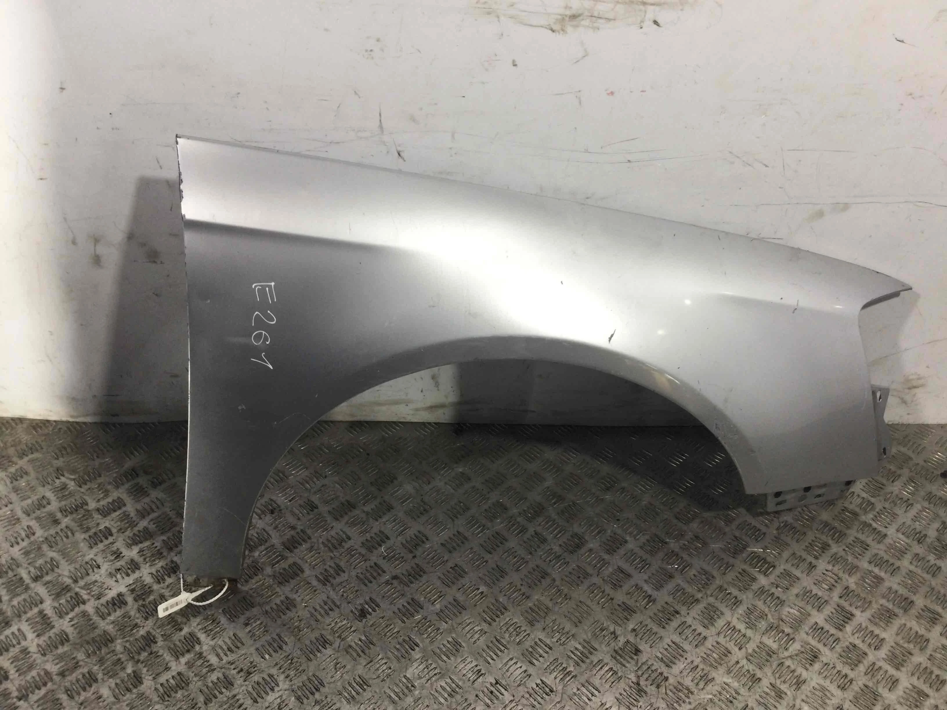 Крыло переднее правое Volkswagen Passat B6 (2005-2010) дизель 1.6 TDI Механика Универсал