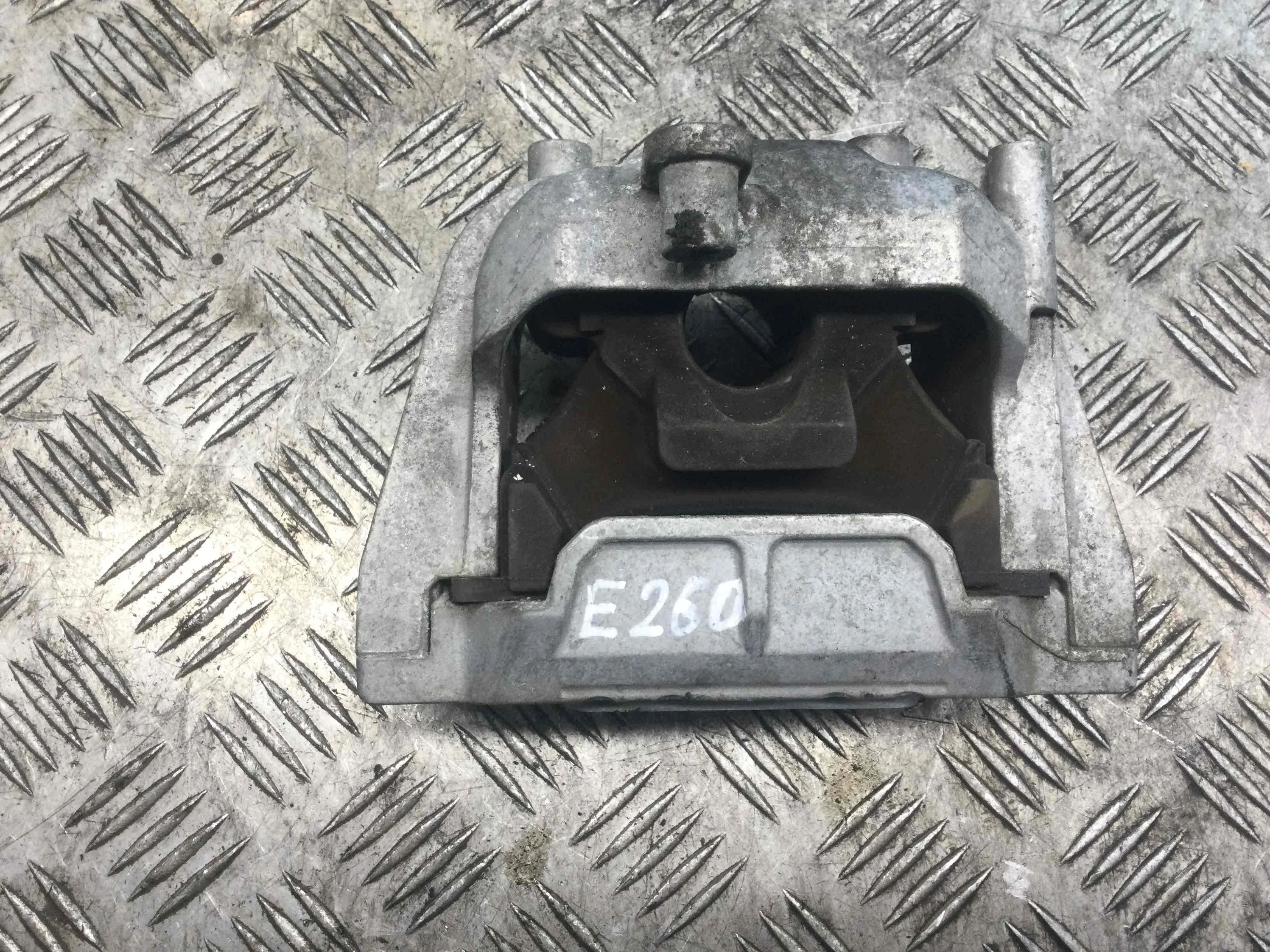 Подушка крепления двигателя Volkswagen Passat CC 1 поколение (2008-2012) дизель 2.0 TDI Механика Седан