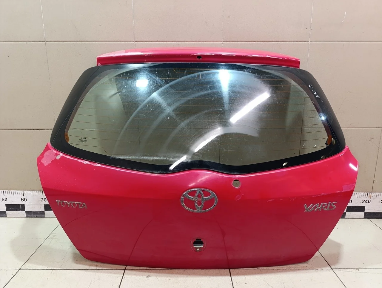 Дверь багажника со стеклом Yaris 2005-2011