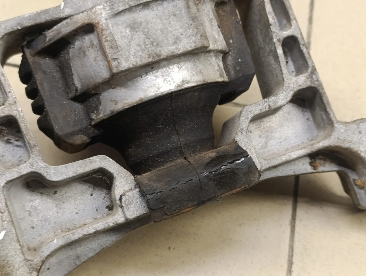 Опора двигателя правая Focus II 2005-2008