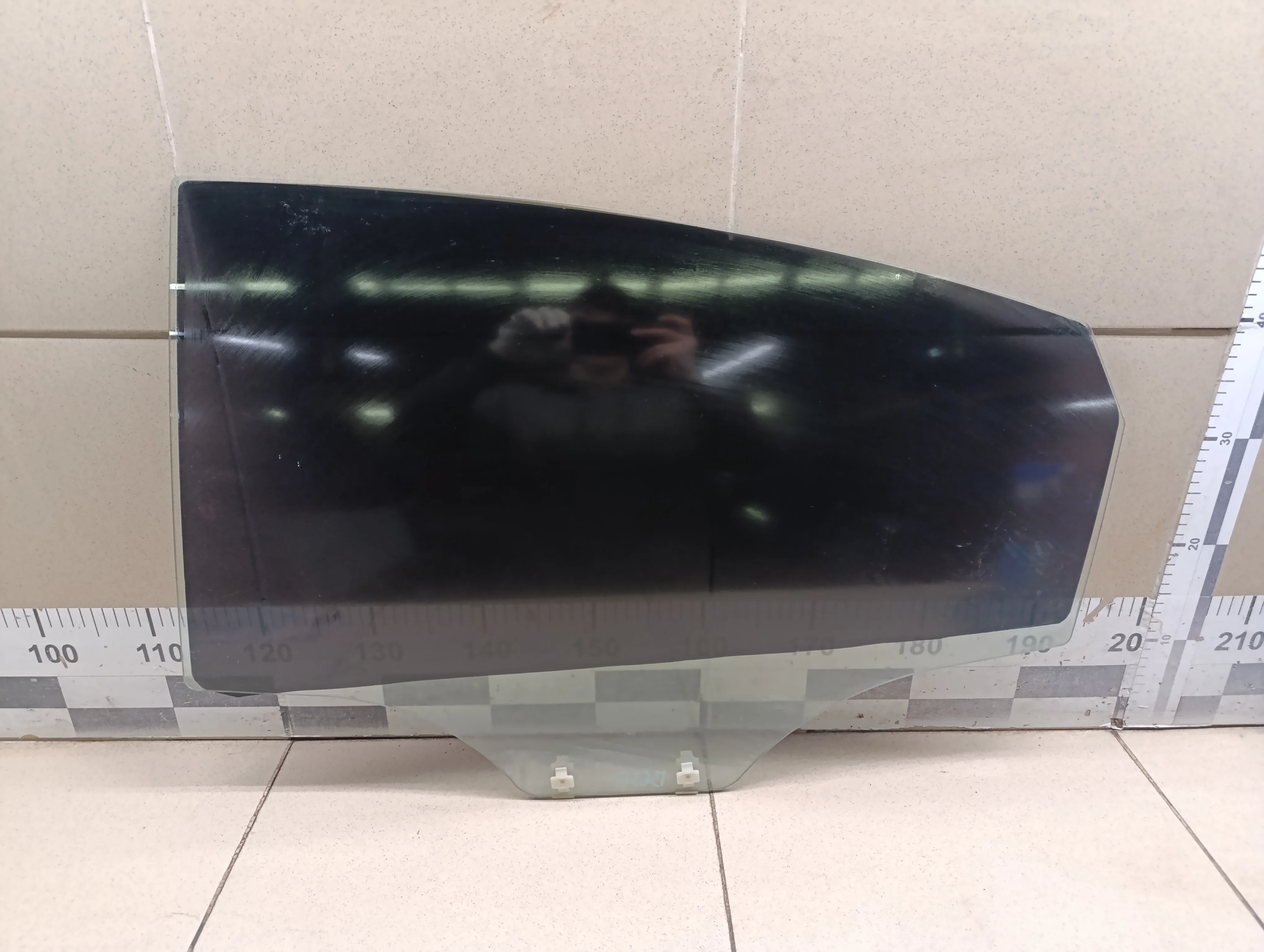 Стекло двери задней левой RIO 2011-2017