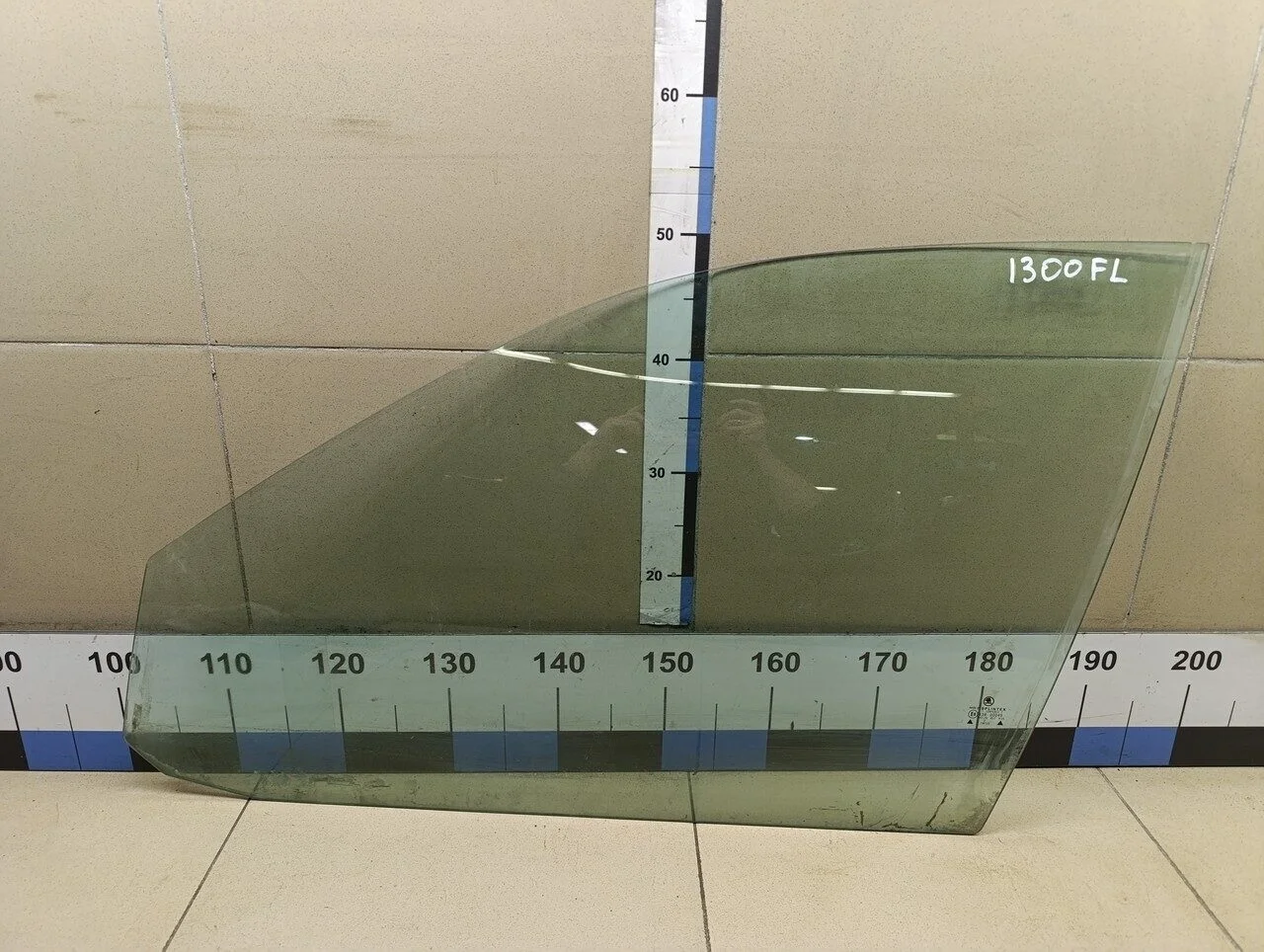 Стекло двери передней левой Octavia (A4 1U-) 2000-2011