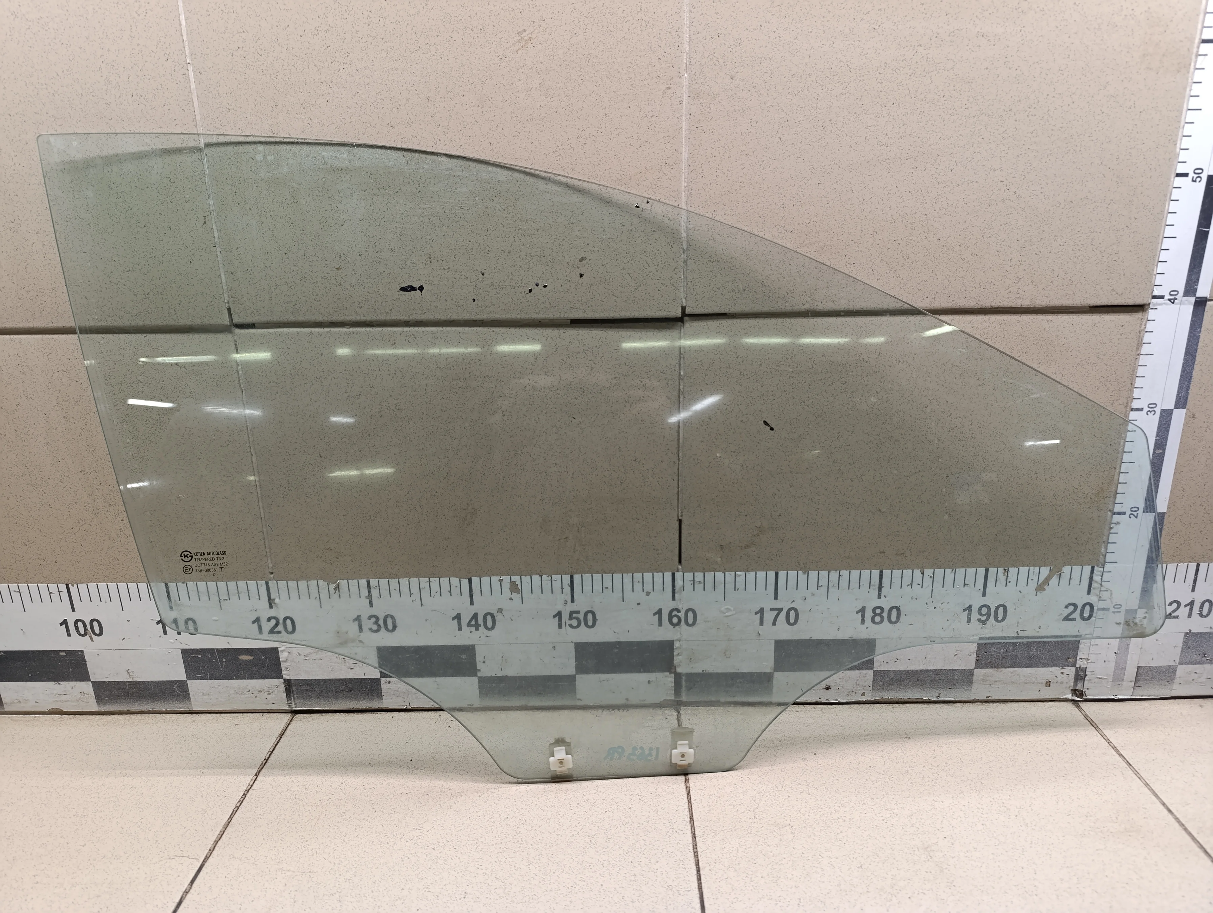 Стекло двери передней правой Solaris 2010-2017