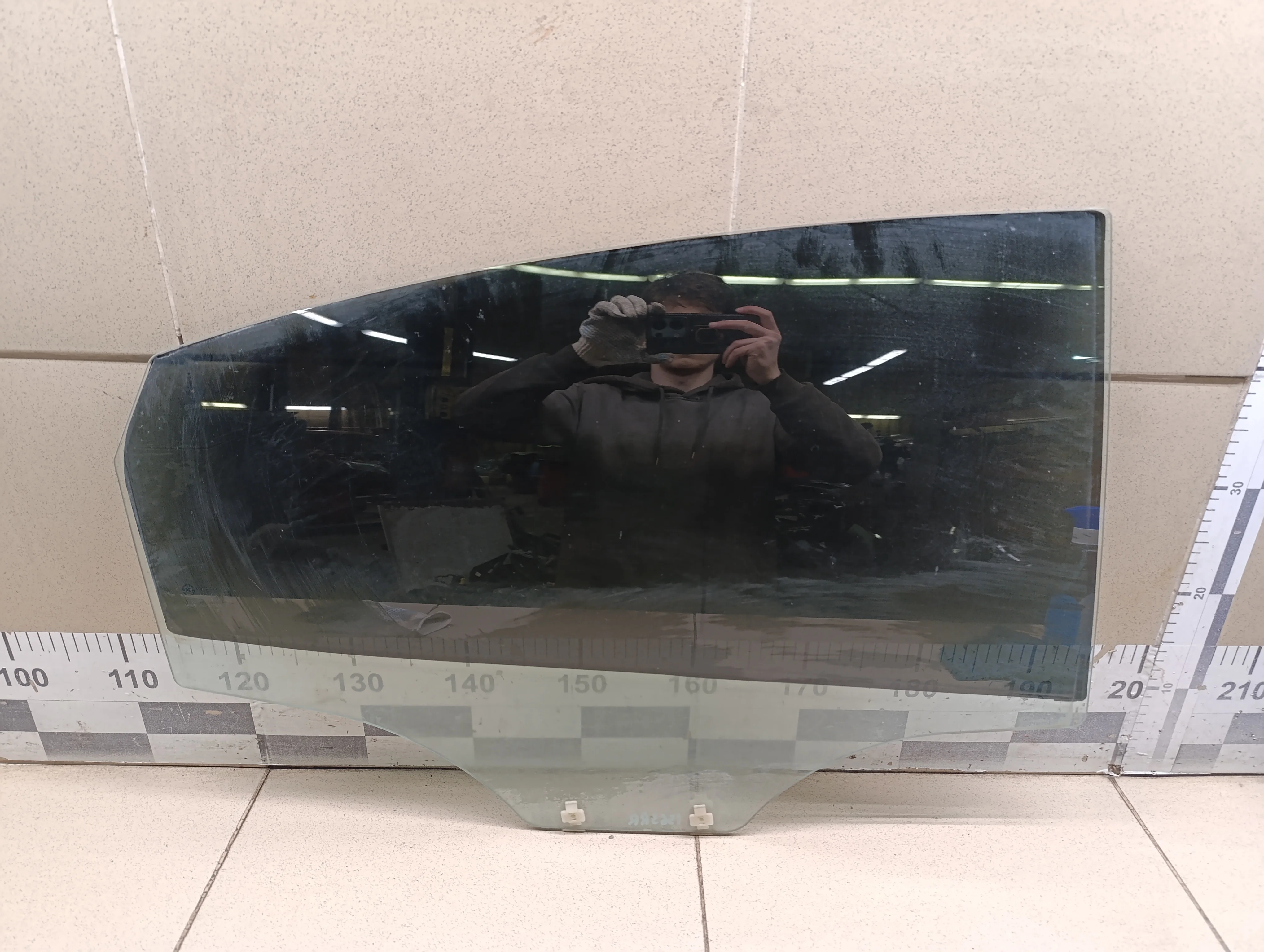 Стекло двери задней правой RIO 2011-2017