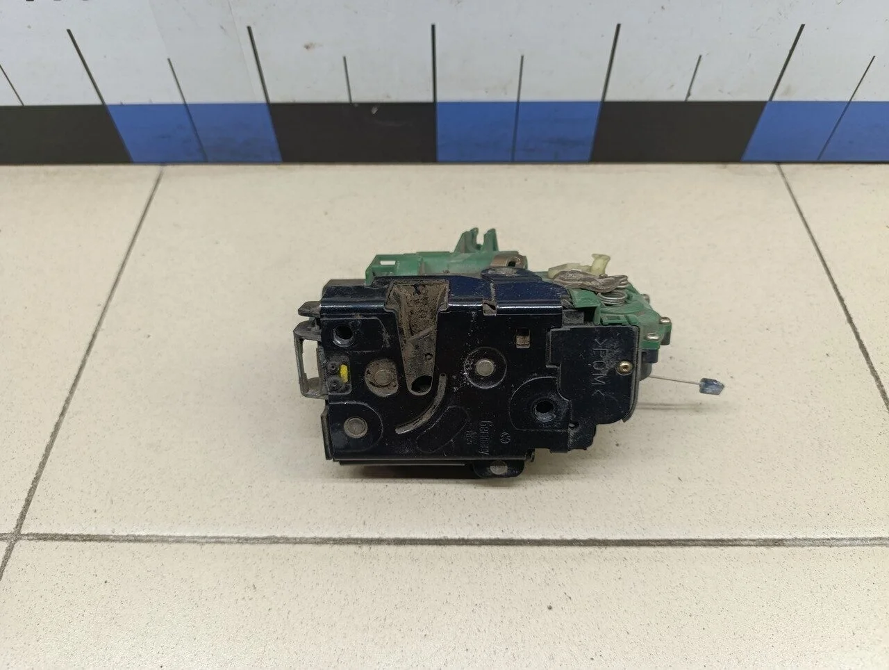 Замок двери передней правой Octavia (A4 1U-) 2000-2011