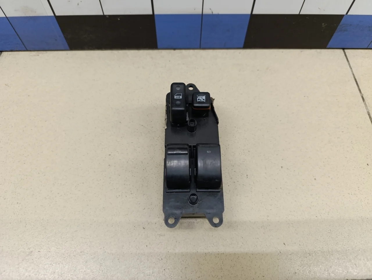 Блок управления стеклоподъемниками Corolla E12 2001-2006