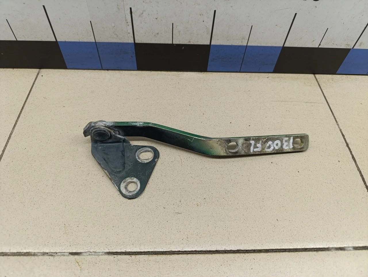 Петля капота левая Octavia (A4 1U-) 2000-2011