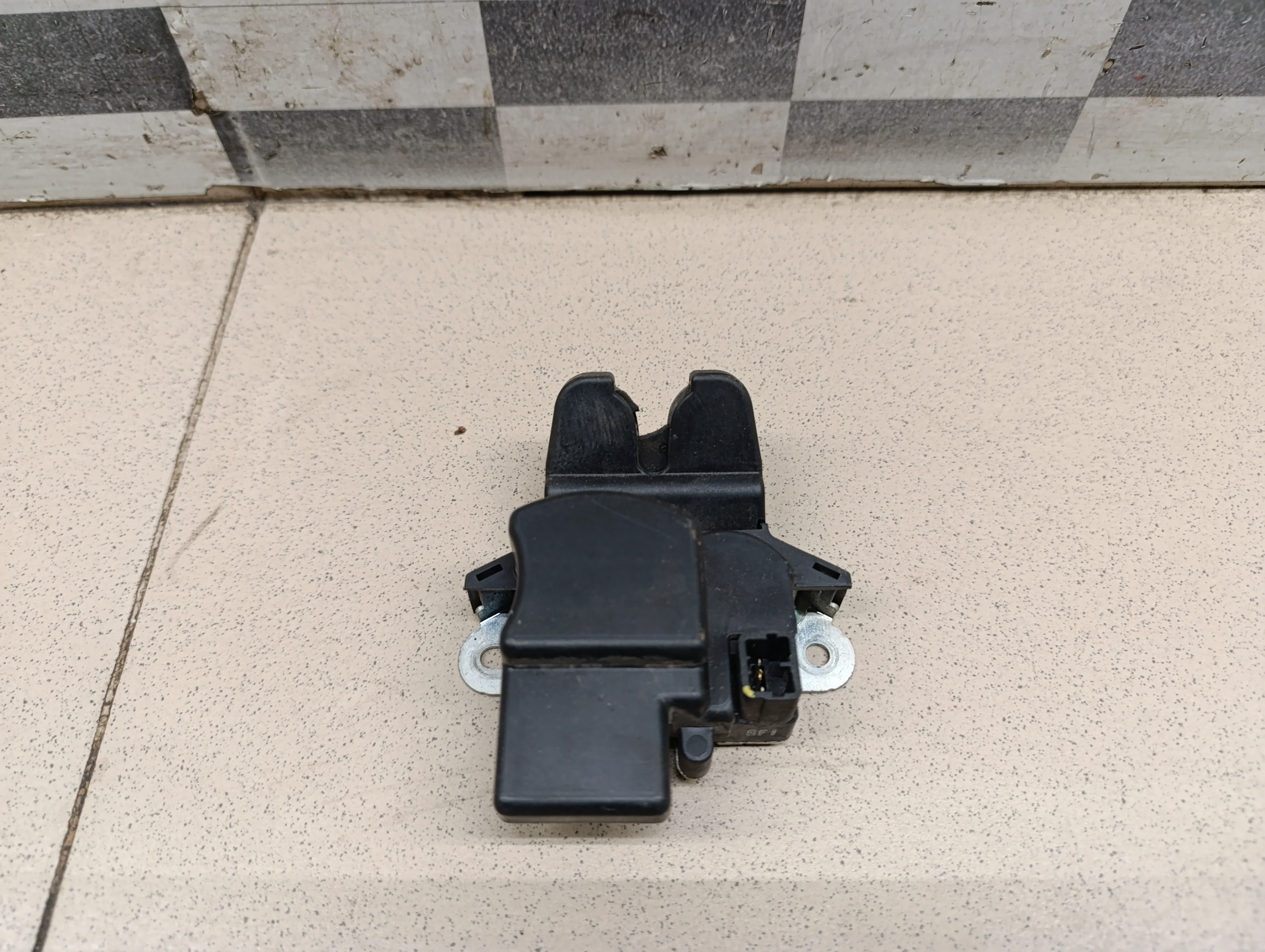 Замок багажника Solaris 2010-2017