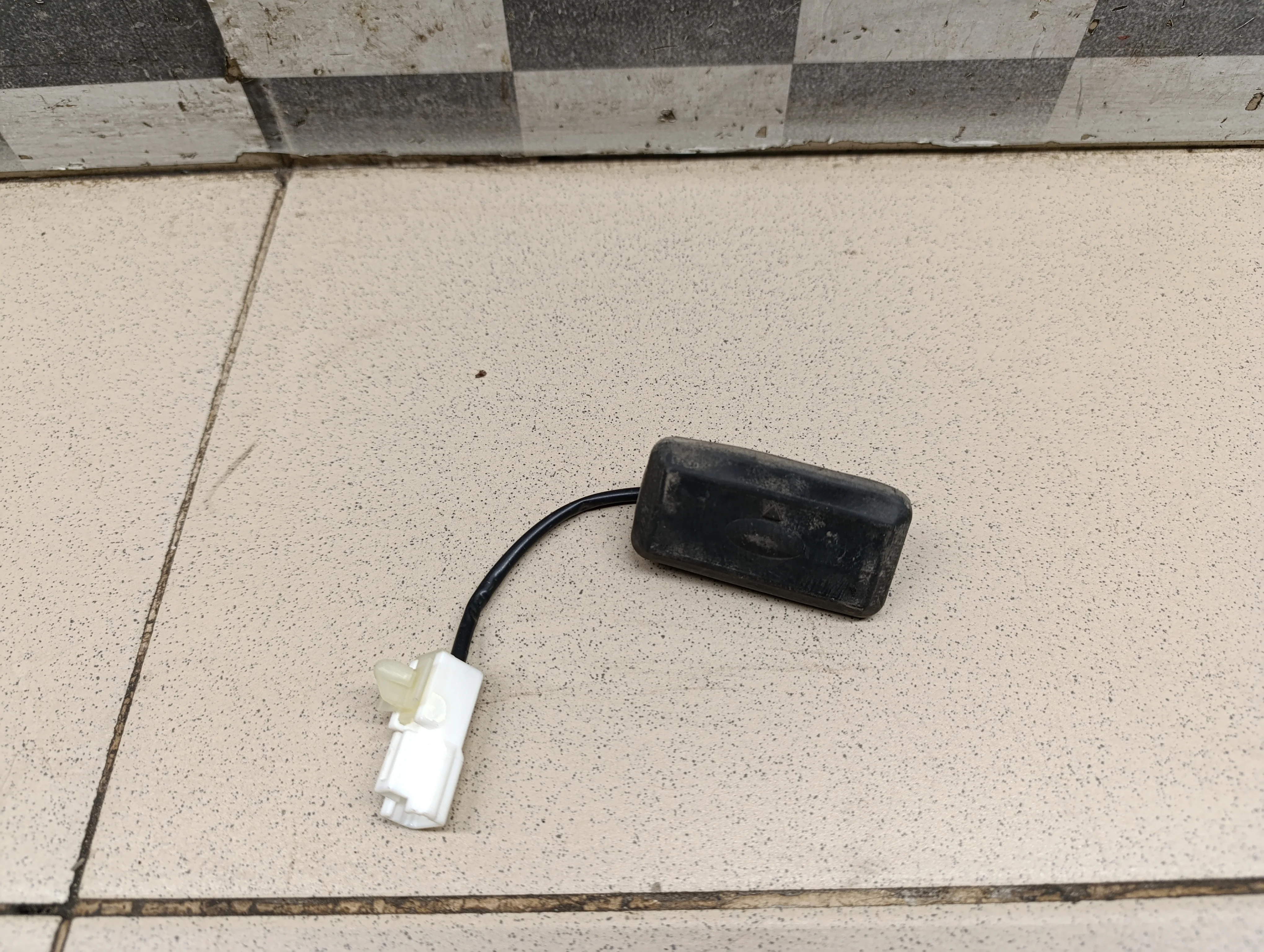 Кнопка открывания багажника RIO 2011-2017