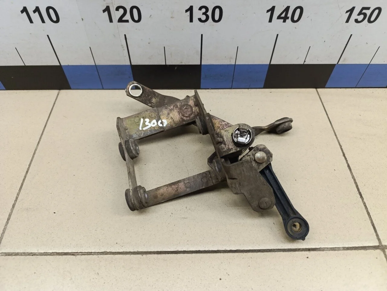 Кронштейн тяги КПП A3 (8L1) 1996-2003