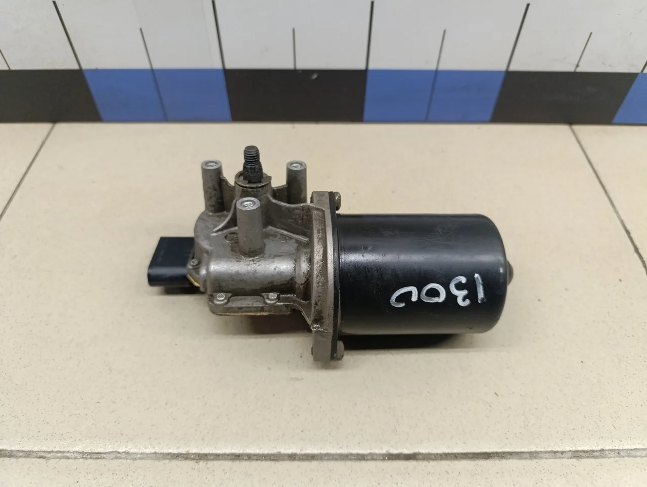 Моторчик стеклоочистителя передний A3 (8L1) 1996-2003