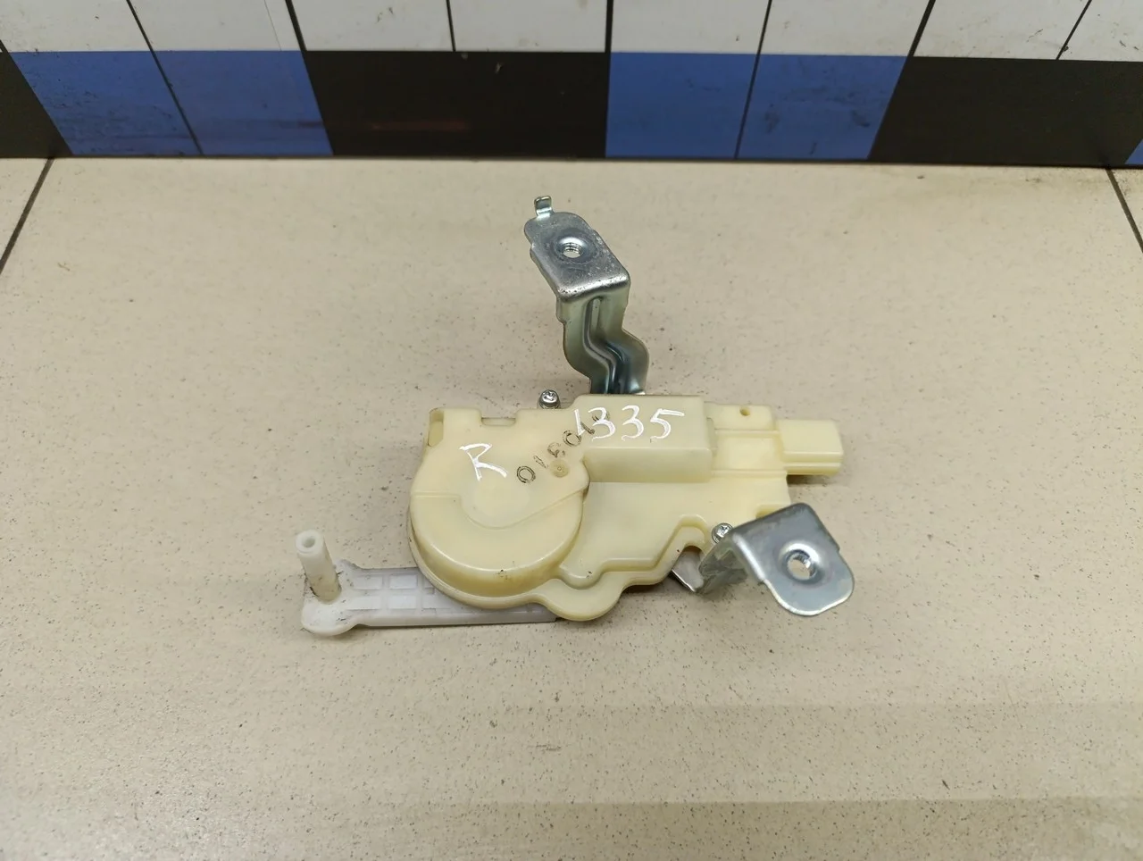 Активатор замка багажника Yaris 2005-2011