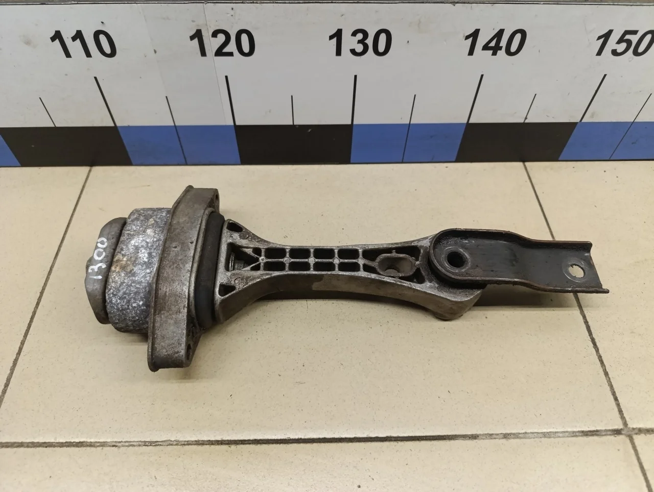 Опора двигателя задняя A3 (8L1) 1996-2003