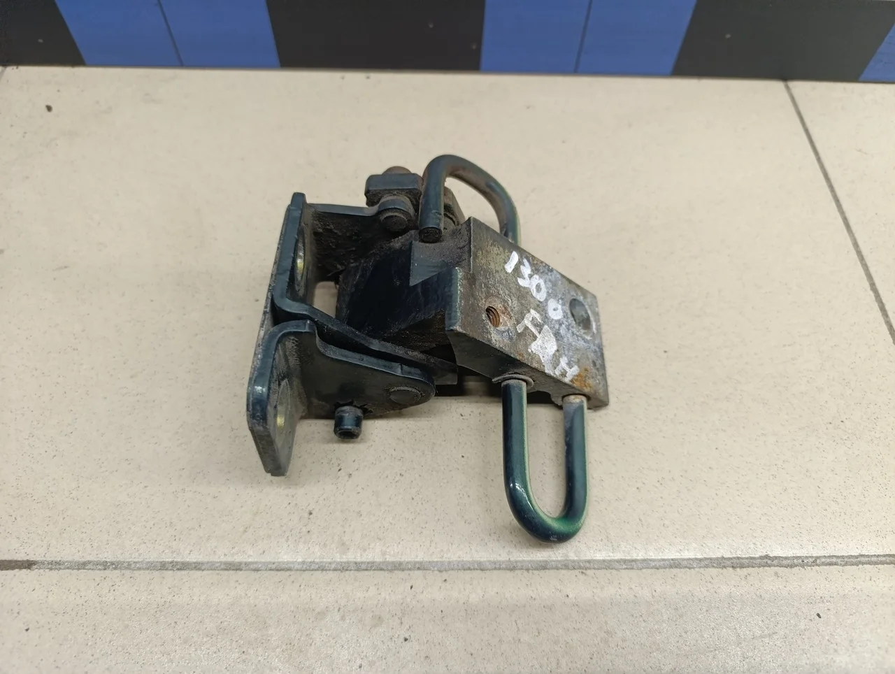 Петля двери передней правой нижняя A3 (8L1) 1996-2003