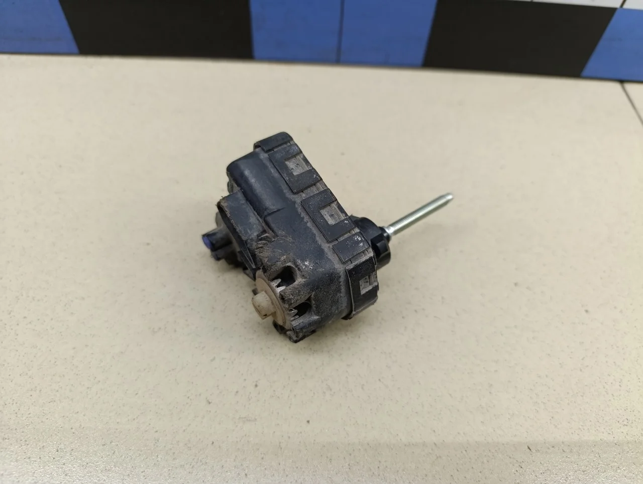 Моторчик корректора фары Corolla E12 2001-2006