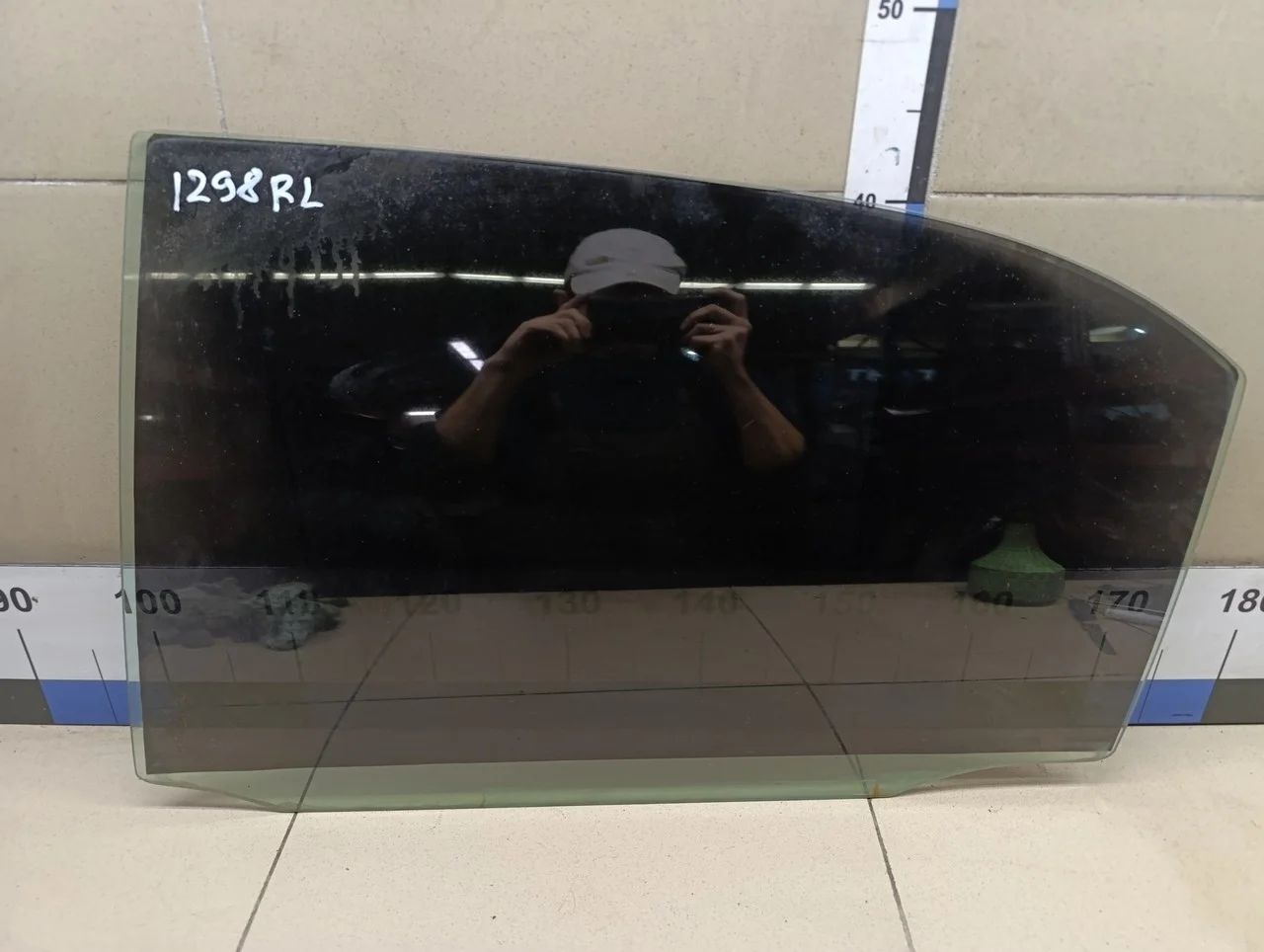 Стекло двери задней левой Corolla E12 2001-2006