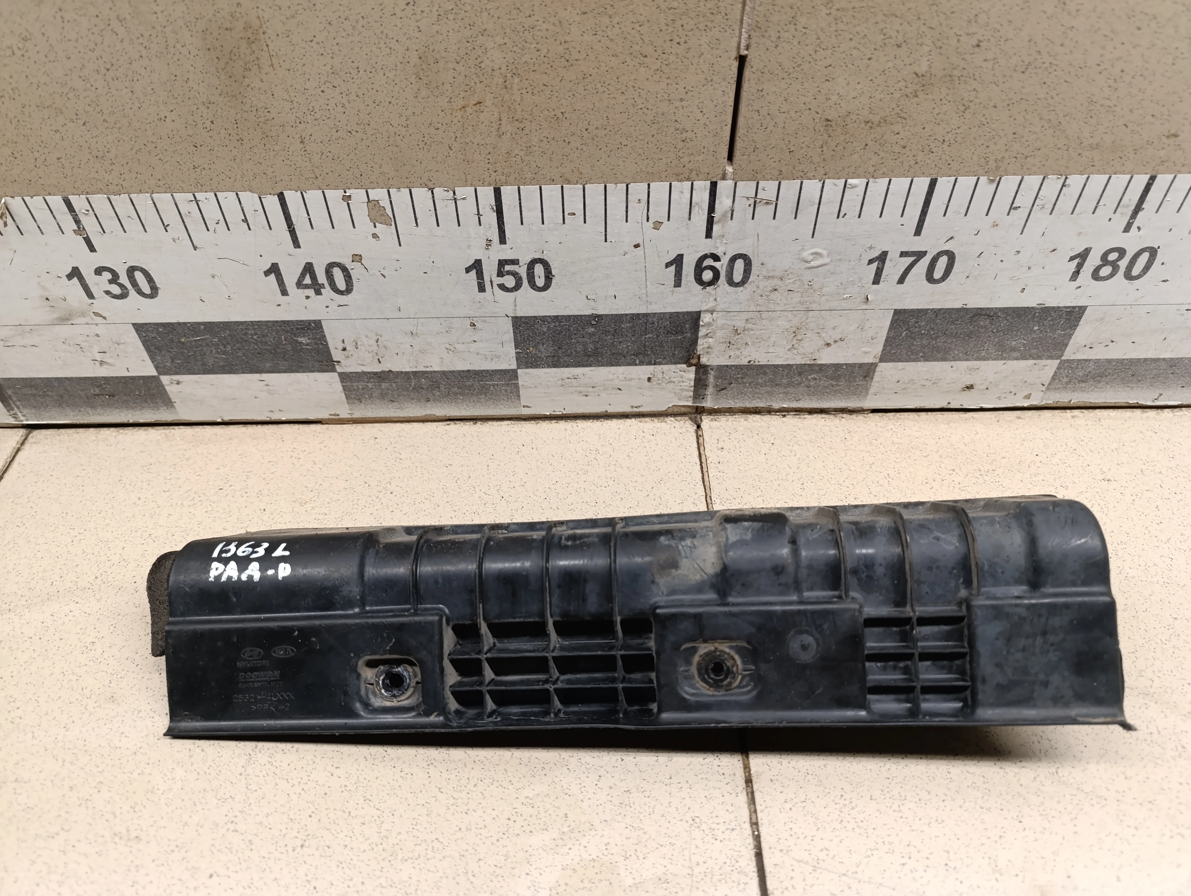 Воздуховод радиатора левый  Solaris 2010-2017