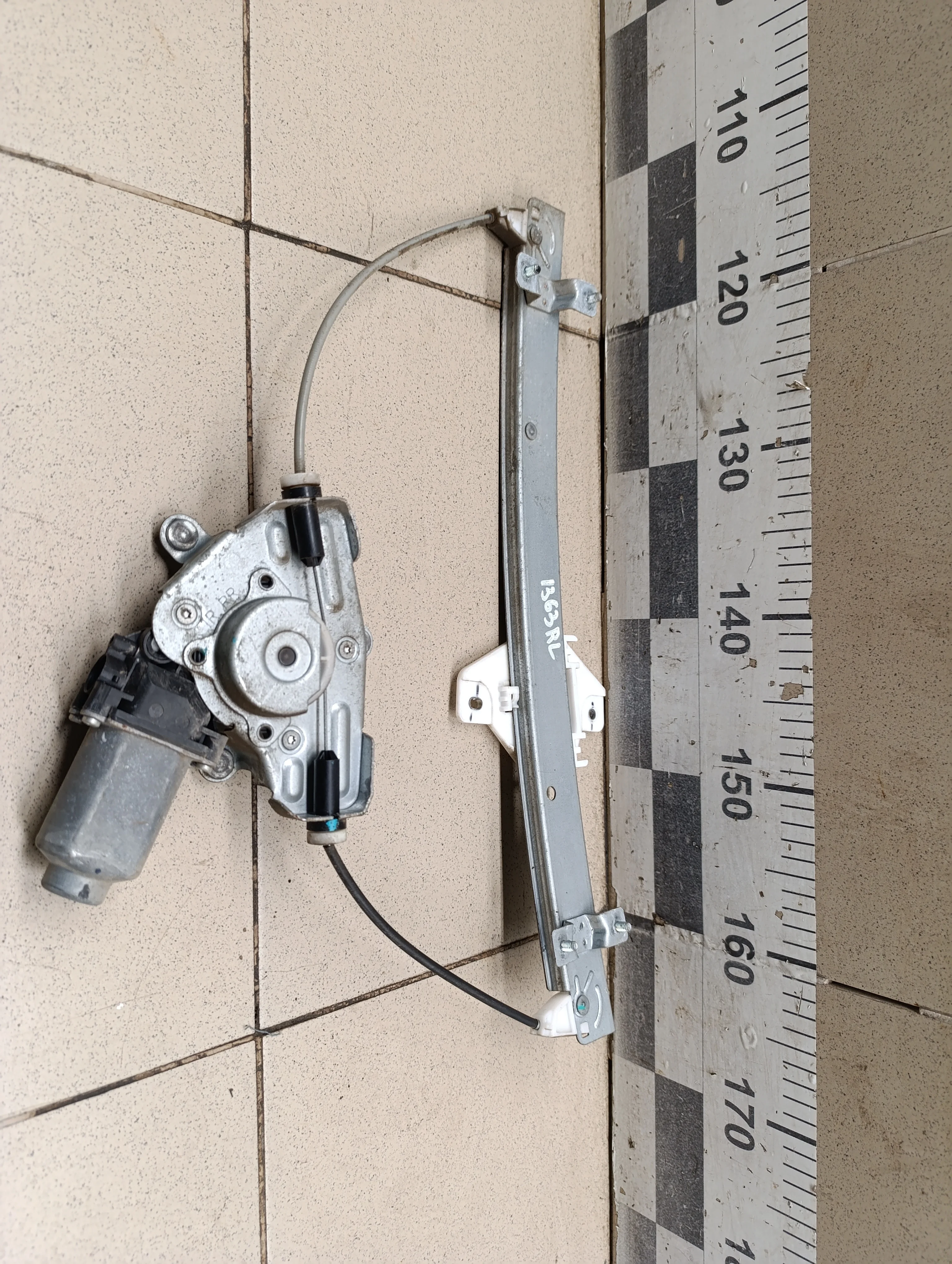 Стеклоподъемник электр. задний левый Solaris 2010-2017