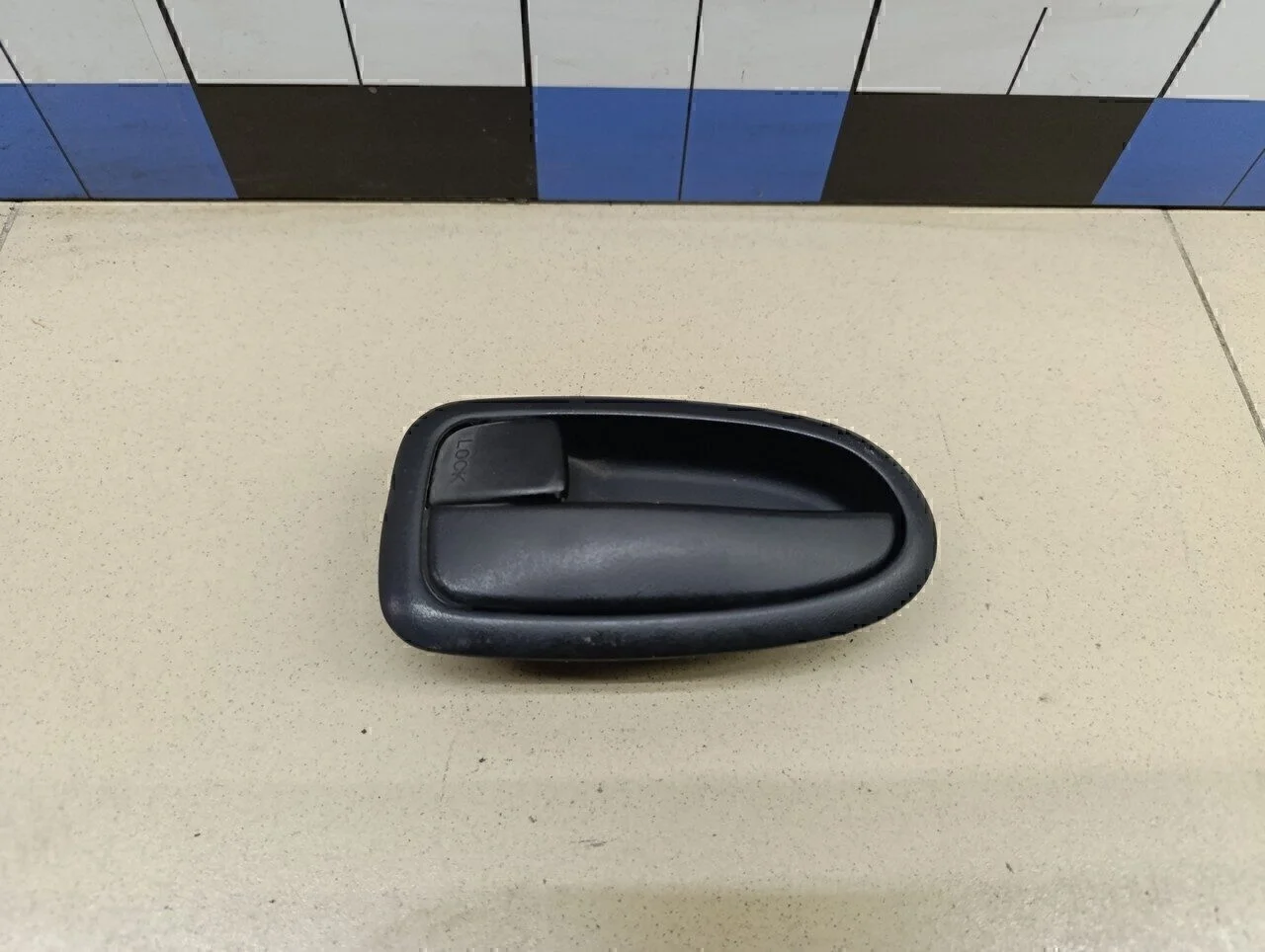 Ручка двери внутренняя левая Matrix 2001-2010