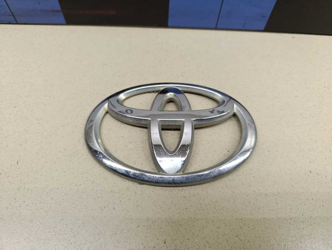 Эмблема на крышку багажника Yaris 2005-2011