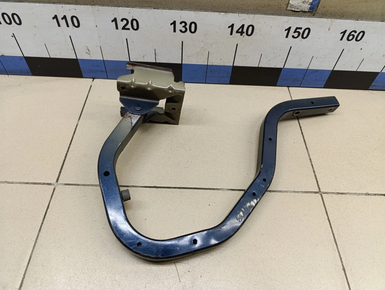 Петля крышки багажника Almera N16 2000-2006